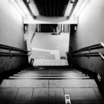 dor no joelho ao descer escada